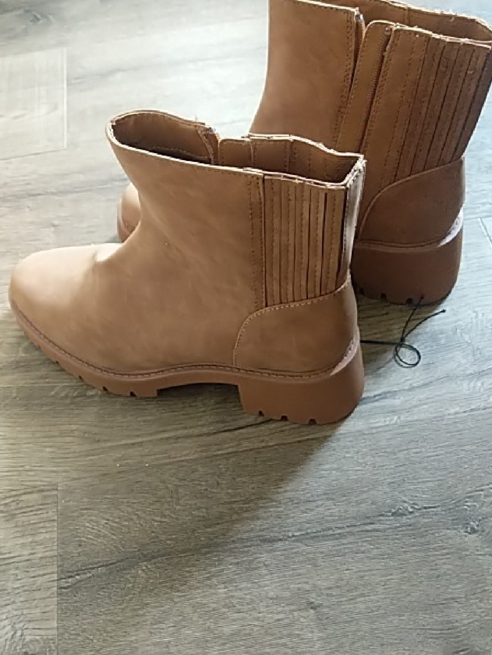 Women's Tan Ankle Chelsea Boots with Lug Sole